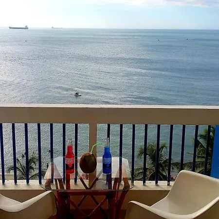 Aptartamentos Tematicos Con Balcon Panoramico Frente A La Playa Santa Marta  Exterior photo