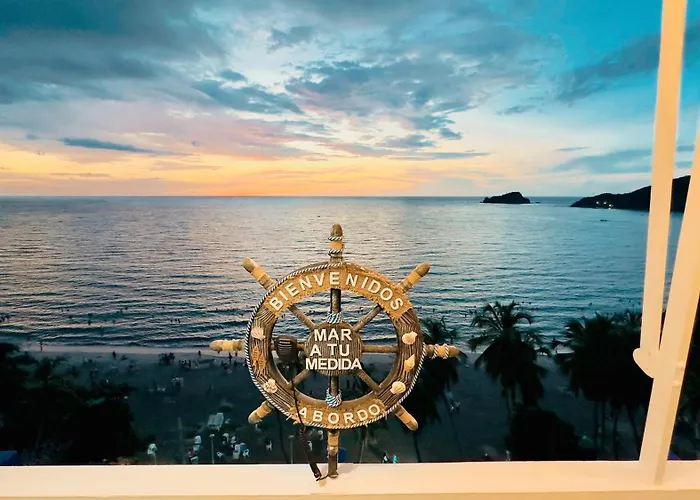 Aptartamentos Tematicos Con Balcon Panoramico Frente A La Playa